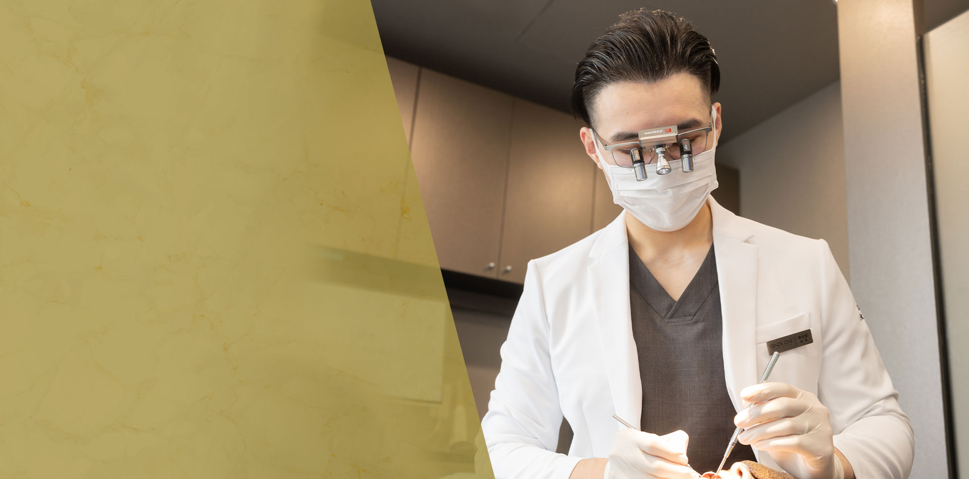 治療中の黄 安祺院長